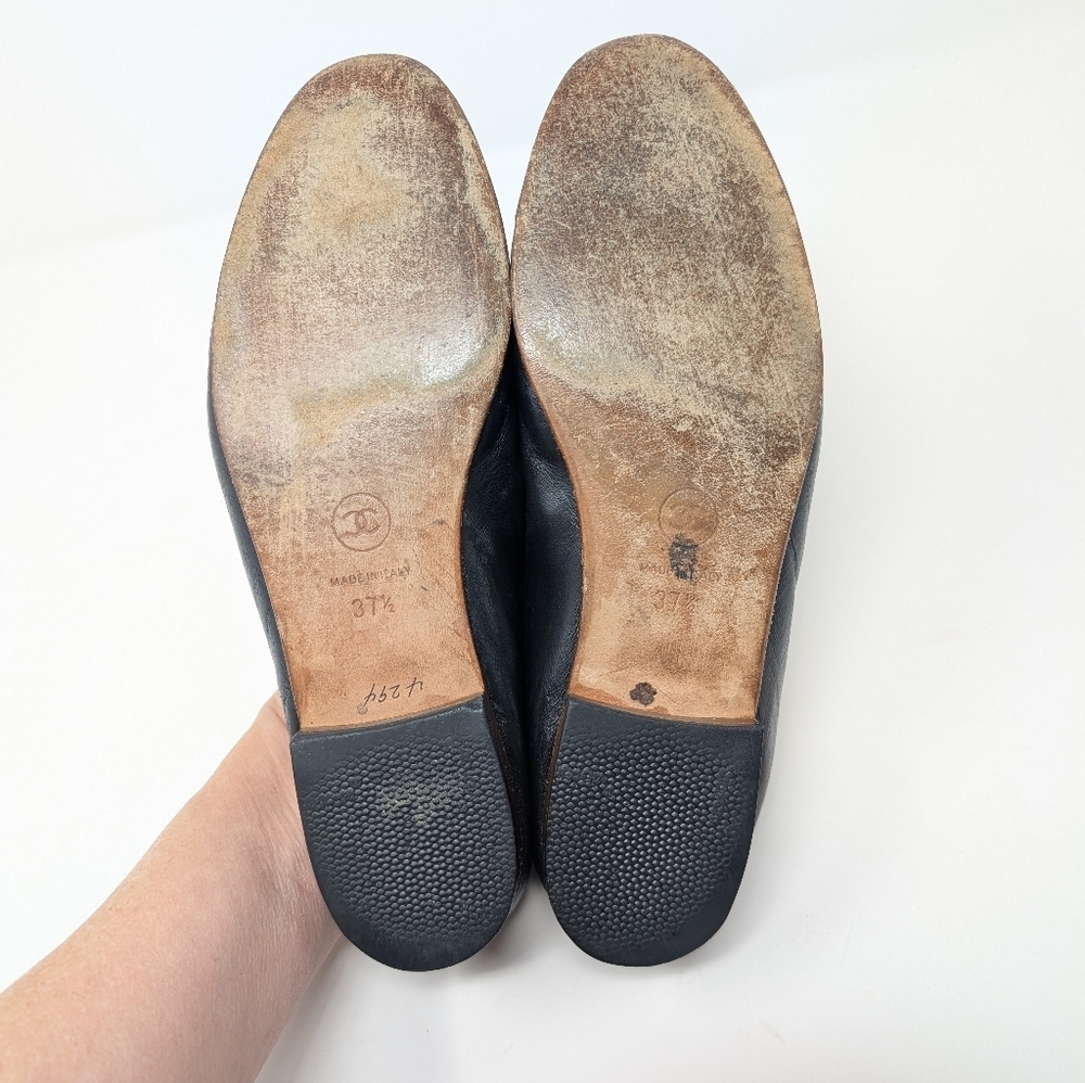 Chanel Black Gold CC Ballet Flats Cap Toe Size 37.5 Leather Monogram - Picture 12 of 13